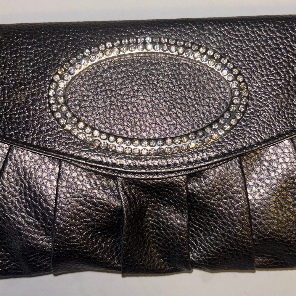 SILVER CLUTCH FAUX LEATHER RHINESTONE DESIGN 2 SNAP CLOSURE
ZIP POCKET OUTSIDE - Picture 2 of 11